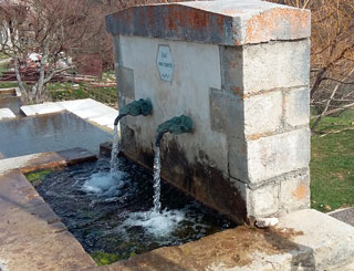 Fontaine et lavoir des Henry